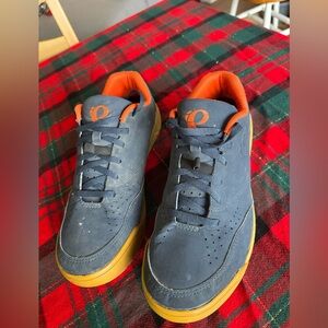 Pearl Izumi mountain bike flat pedal shoes